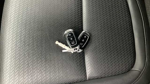 Hyundai KONA 150kW Premium SE 64kWh 5dr Auto Electric Hatchback