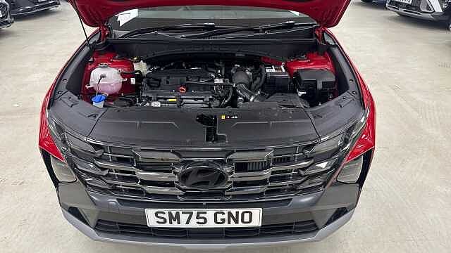 Hyundai TUCSON 1.6T Advance 5dr Petrol Estate Solid - Engine Red